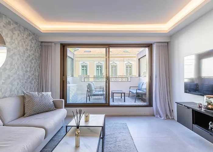 Superb One Bedroom Flat And Terrace - Center Apartmán